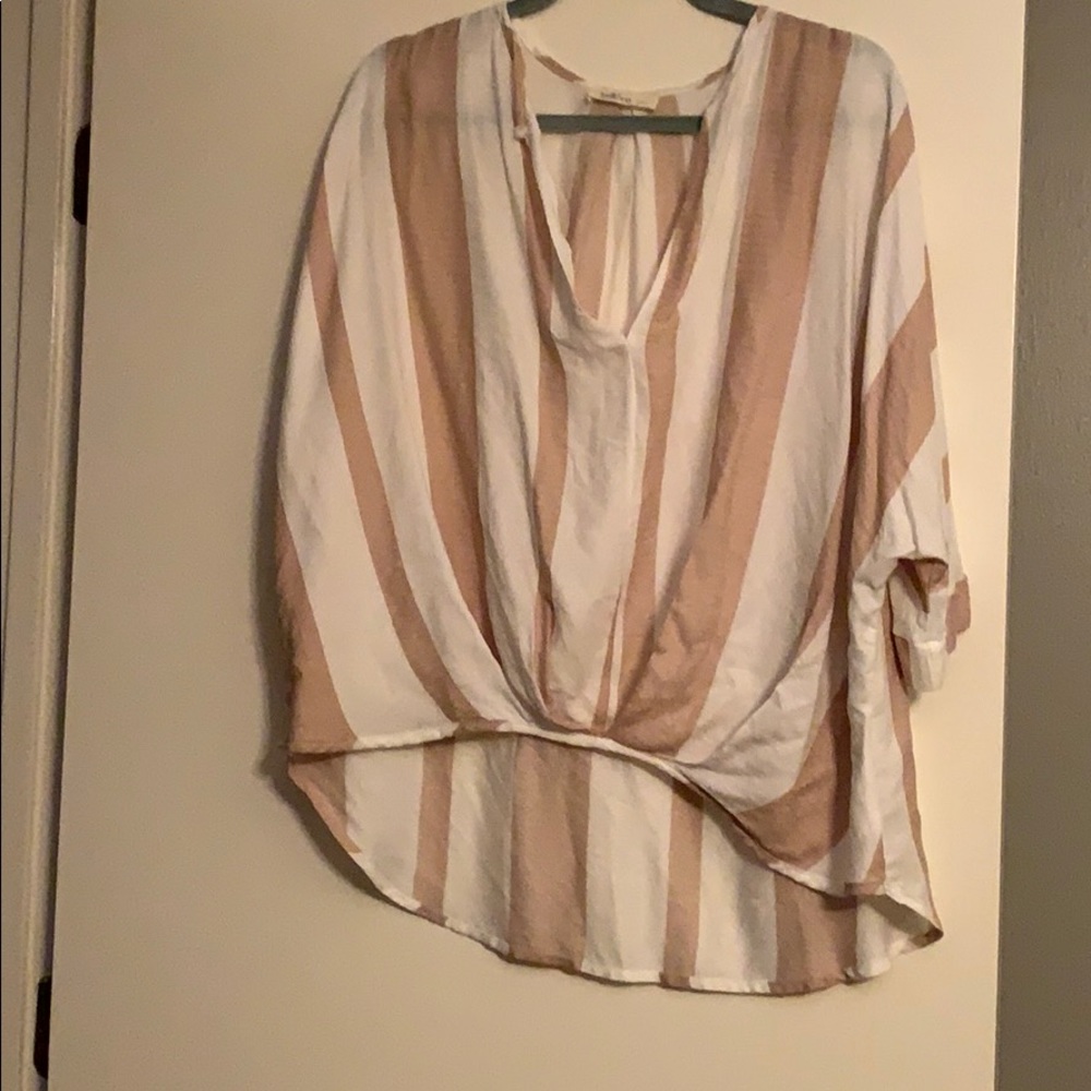Lovely high low top! Never worn